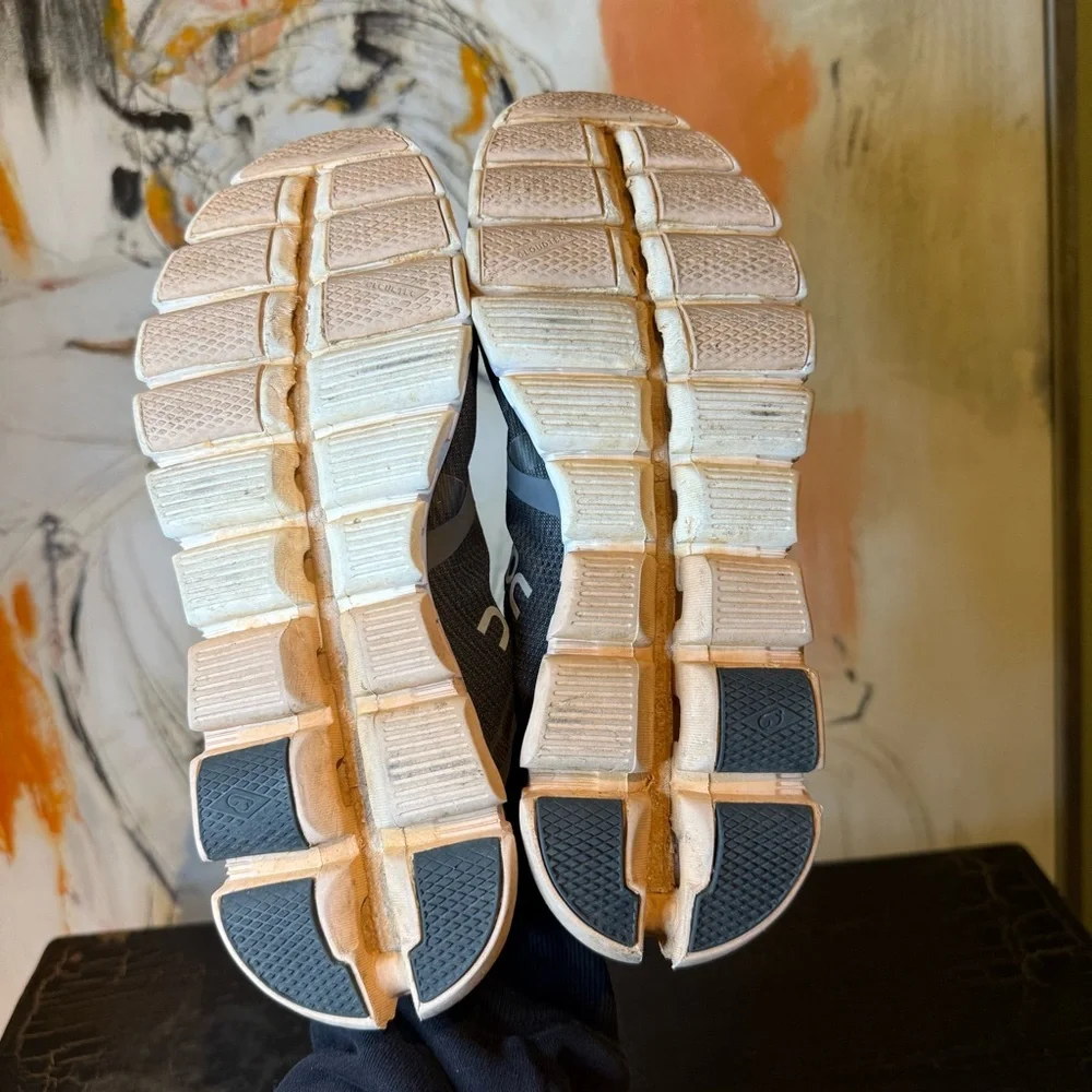 On Running Women's Black, White and Gold pink Athletic Shoes 8.5 - Picture 7 of 8